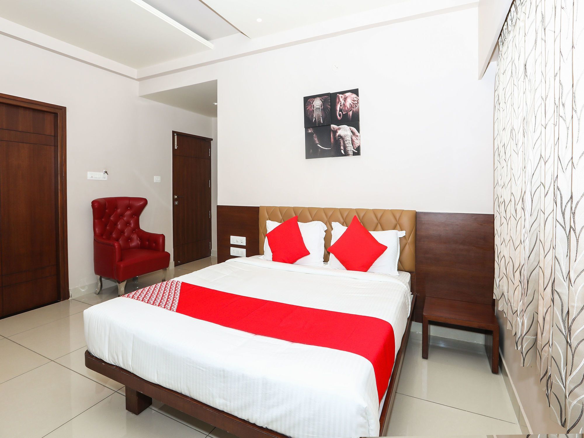 Oyo 15220 Jn Stay Mysore Esterno foto